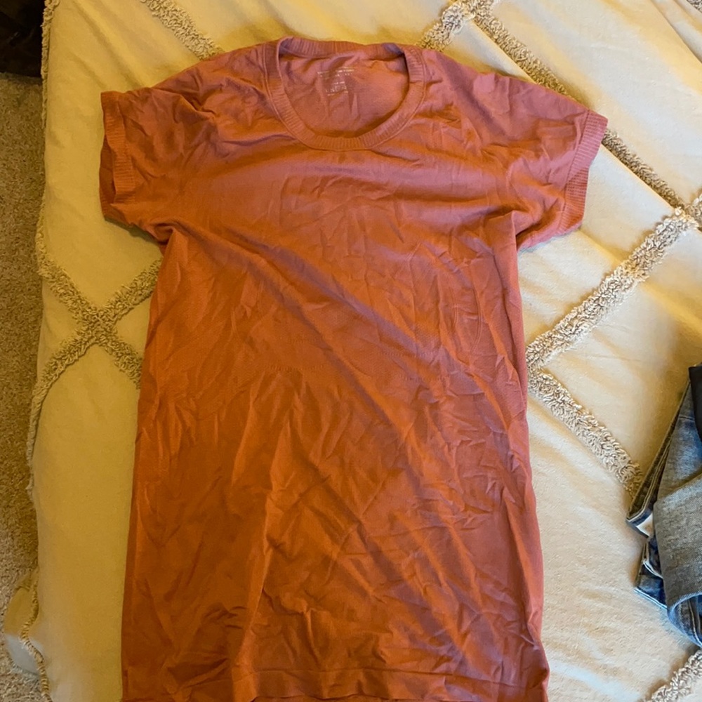 Athletic short sleeve top